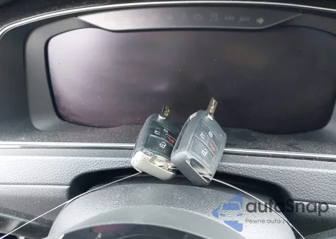 2018 Volkswagen Golf z USA, uszkodzony, nr VIN WVWVF7AU9JW246641